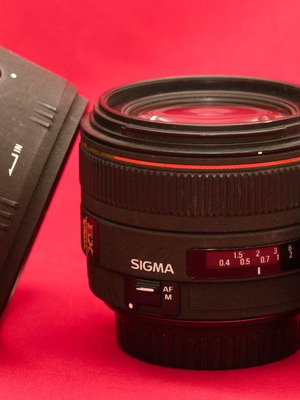 Sigma 30mm f/1.4 EX DC HSM lens like new for Canon EF/EF-S