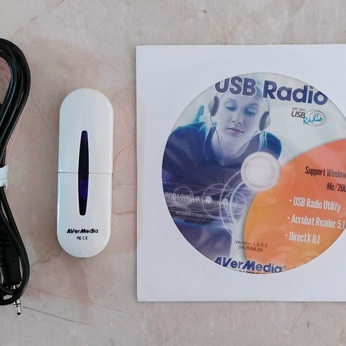 AVerMedia MR 800 USB Radio like new