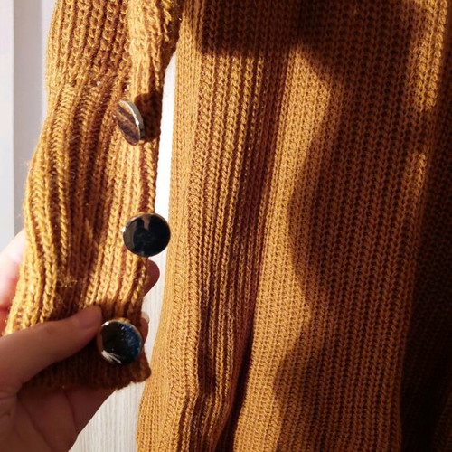 Long knitted sweater like new with detailed sleeves