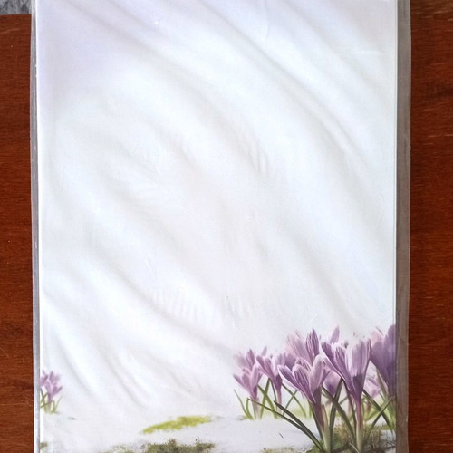 A4 letter paper set of 16 sheets new with purple crocus design