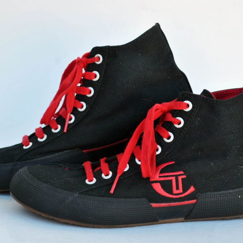 Hi-top canvas sneakers used, black with red laces, size 38