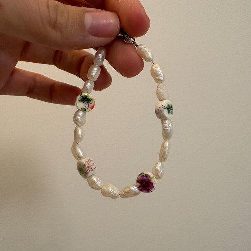 Handmade bracelet with pearls and steel clasp new