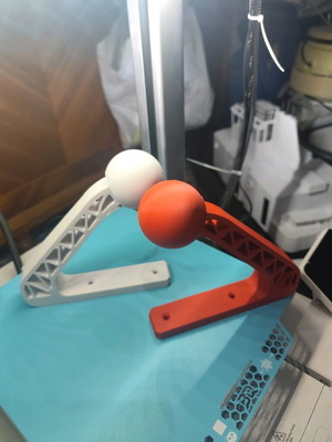 Закачалка за стена за каска 3D принтирана нова