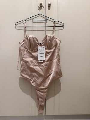 Zara μπλουζάκια μέγεθος S με καρτελάκια, κορμάκι S και μαύρο μπλουζάκι XS καινούργια