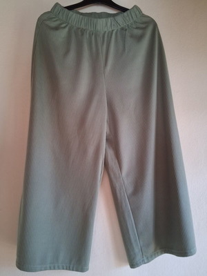 Pink Woman pants used, green, size S with wide 3/4 legs