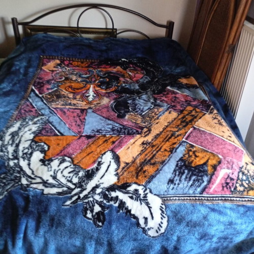 Double velvet blanket used, 2.20x2.40 m