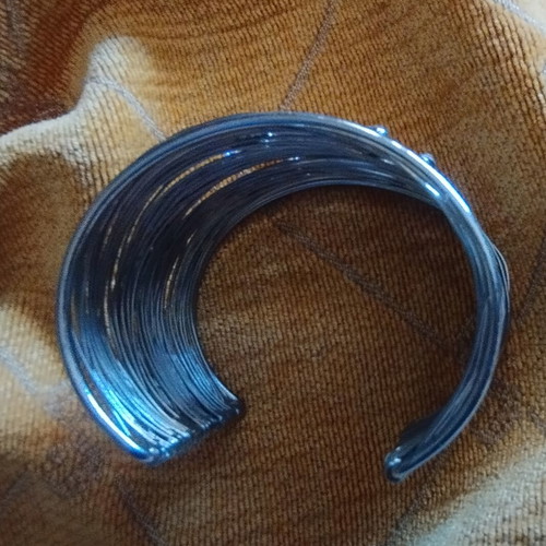 Women's bracelet like new with stones silver