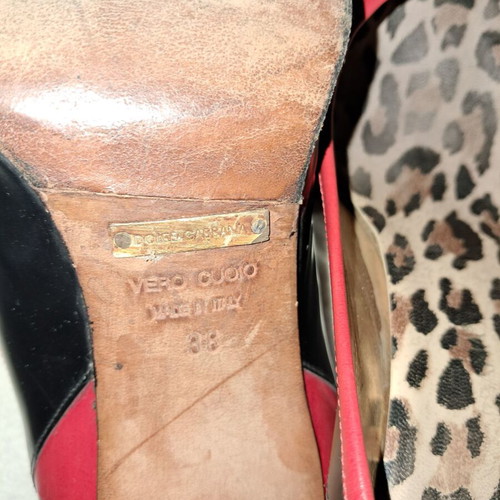 Dolce & Gabbana pointed pumps in black and red, like new size 38