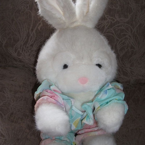 Lullaby Bunny Tomy vintage 1980-1990 new