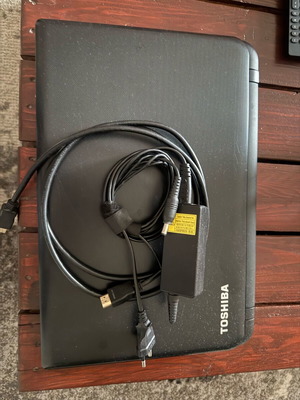 Laptop Toshiba μεταχειρισμένο με θέμα οθόνης και μπαταρίας