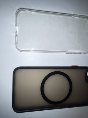 iPhone 7 cases like new, black and transparent