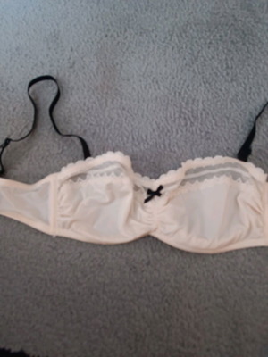 H&M bra 80B like new, cream with black details and lace
