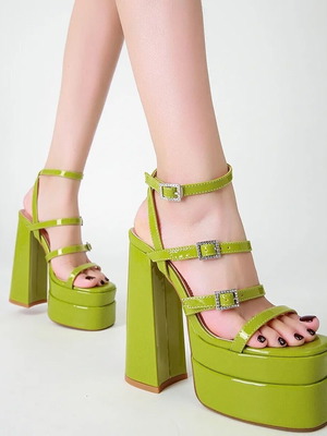 Τακούνια πέδιλα λαχανί με μεγάλη φιάπα και χοντρό τακούνι σαν καινούργια