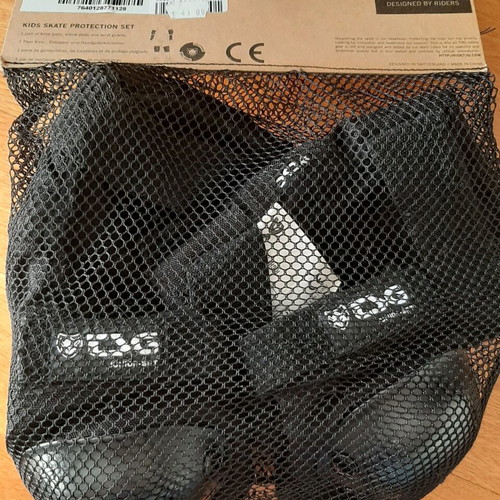 TSG kids protection set like new for bicycle and skateboard