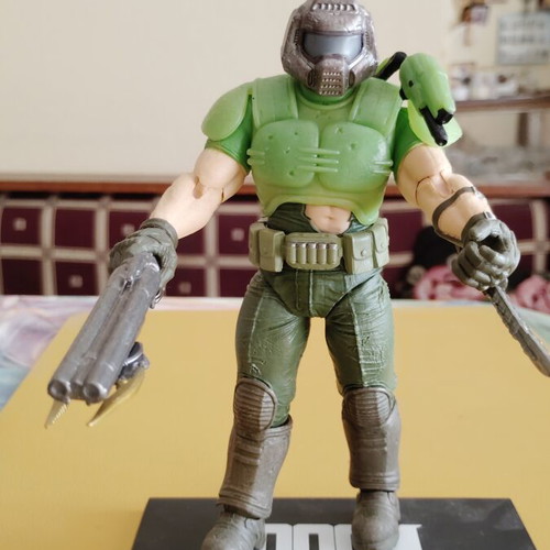 Doom Slayer Classic Glow in the Dark Edition figure