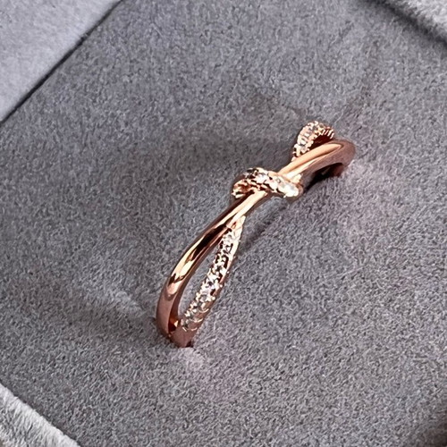 Ring new pink with zircon