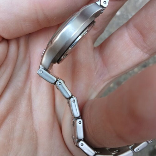 Omax Quartz Model HB 0239 watch like new, silver unisex
