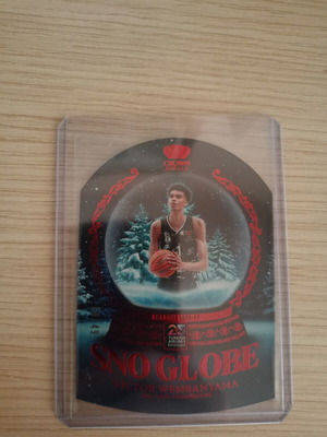Victor Wembanyama Snoglobe 08/49 Asvel like new