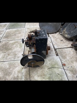 Projector 1900 used, needs repair with 4 reels