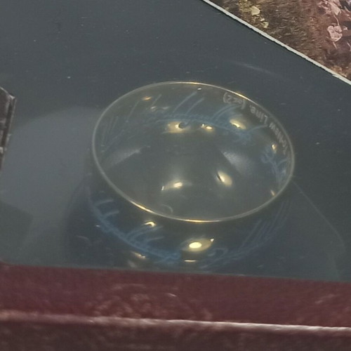 Lord of the Rings Glow in the Dark One Ring new with display case