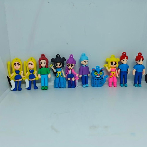 K-pop Demon Hunters collectible figures like new, pack of 24