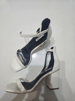 Bellucci women's white sandals size 40, used, block heel