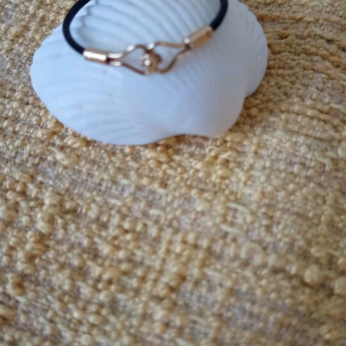 Women's ring new with silicone band and gold element