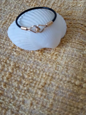 Women's ring new with silicone band and gold element
