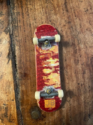Tech Deck finger skates used, collaboration with Plan B, pack