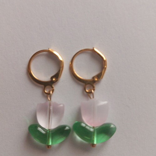 Tulip earrings new with gold clasp