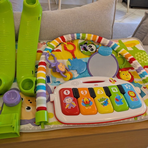 Fisher Price Baby Gym like new with gifts