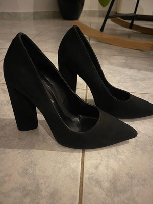 Γόβες Sante μεταχειρισμένες, ψηλές, μέγεθος 39, μαύρες χωρίς φθορά