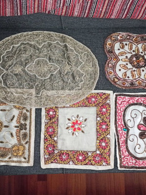 Small vintage embroidered doilies used, pack of 5 pieces
