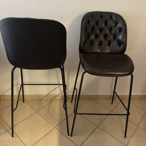 Stools leather capitonne like new, height 1.12m, width 56cm, depth 48cm