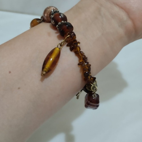 Bijoux Brigitte brown elastic bracelet with charms