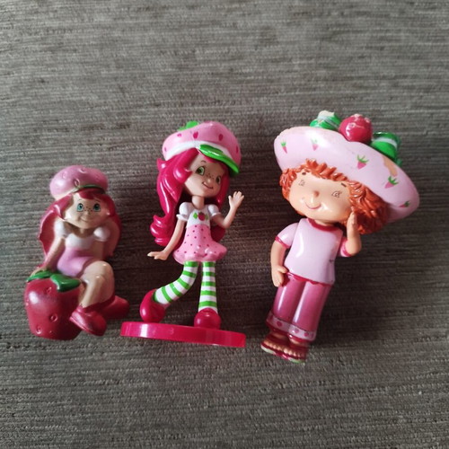 Strawberry Shortcake figures set of 3 like new