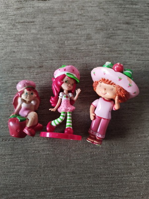 Strawberry Shortcake figures set of 3 like new