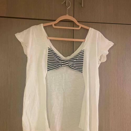 Chaton T-shirt with Open Back and Bow, Like New, Size M, White