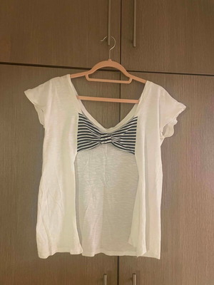 Chaton T-shirt with Open Back and Bow, Like New, Size M, White