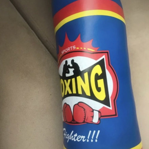 Boxing equipment set like new with gloves and punching bag