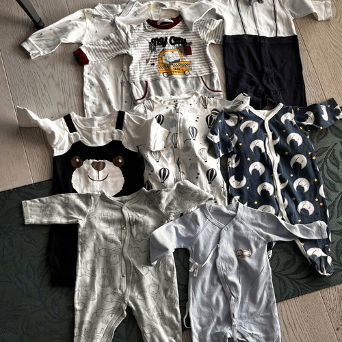 Set of 8 baby clothing pieces 6-9 months