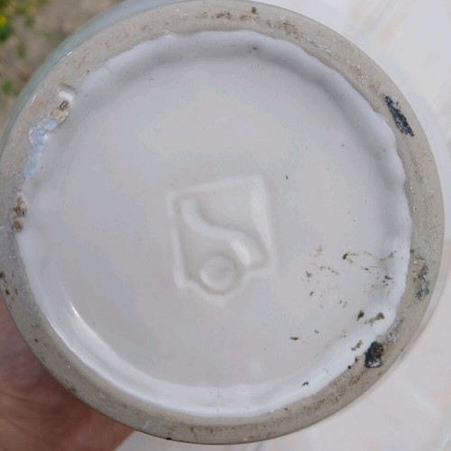 White vase like new