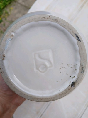 White vase like new