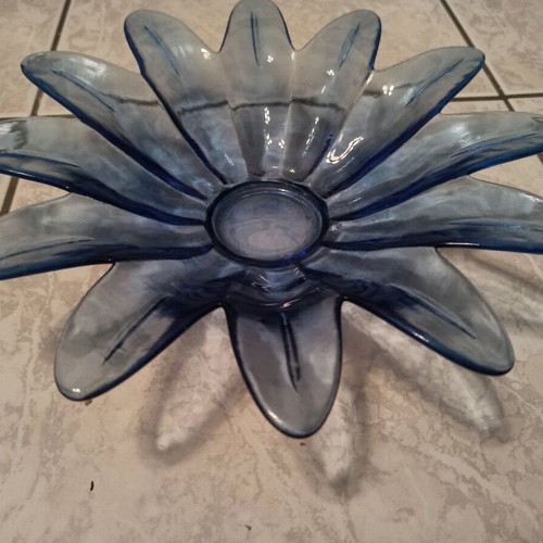 Vintage decorative flower plate in blue like new