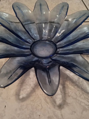 Vintage decorative flower plate in blue like new