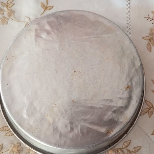 Baking tray with wear marks