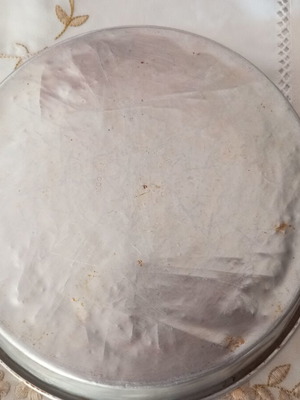 Baking tray with wear marks