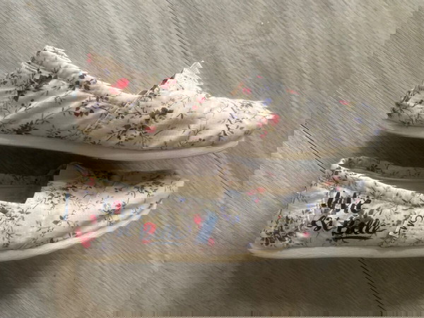 Χρωματιστές φλοραλ Toms εσπαντρίγιες