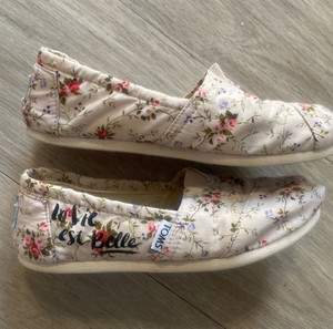 Χρωματιστές φλοραλ Toms εσπαντρίγιες