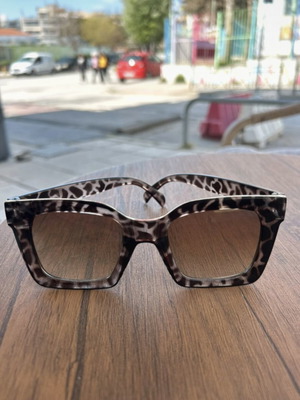 Leopard print sunglasses very stylish like new, multicolor